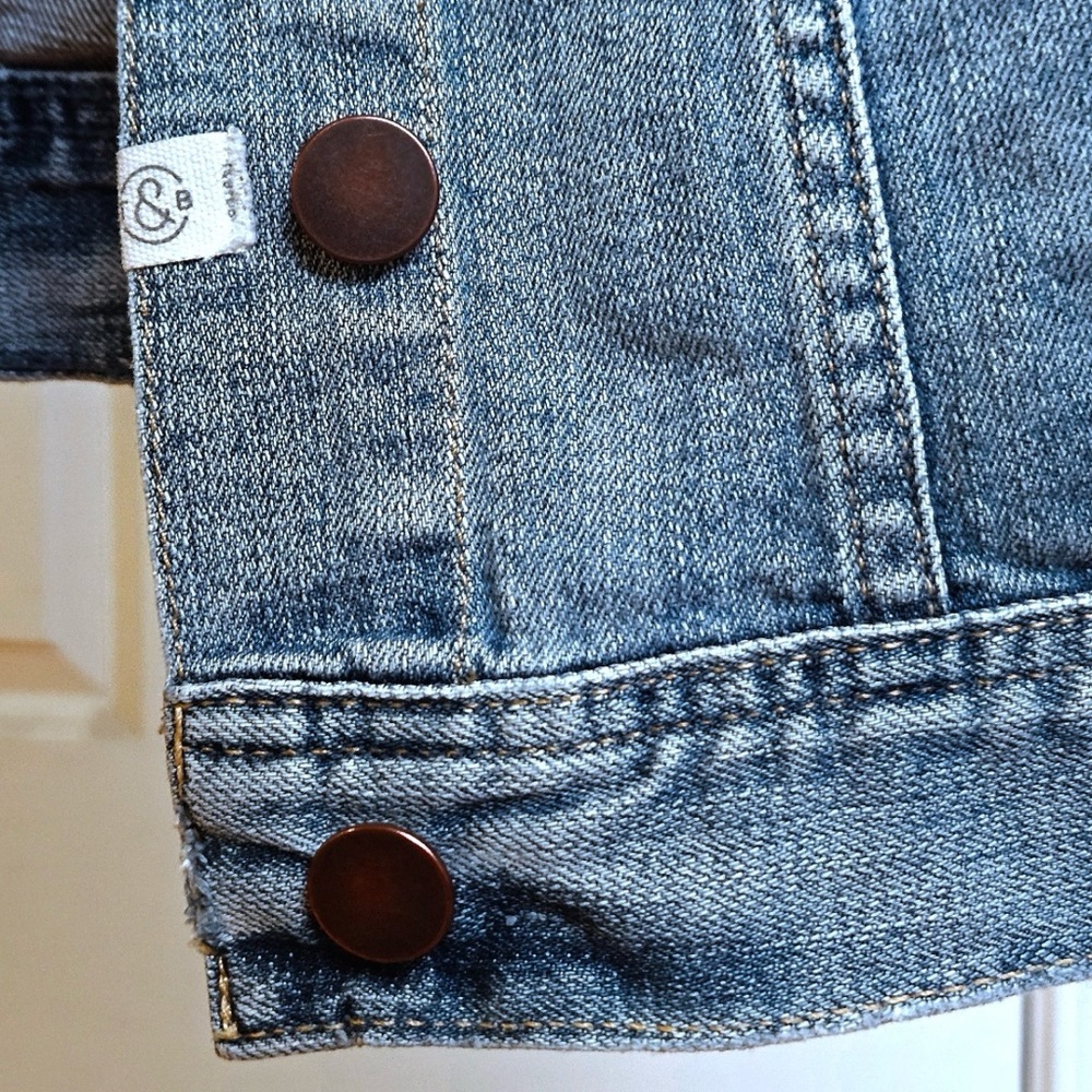 Treasure & Bond Women’s Distressed Blue Jean Jacket, Size Medium - Picture 8 of 11